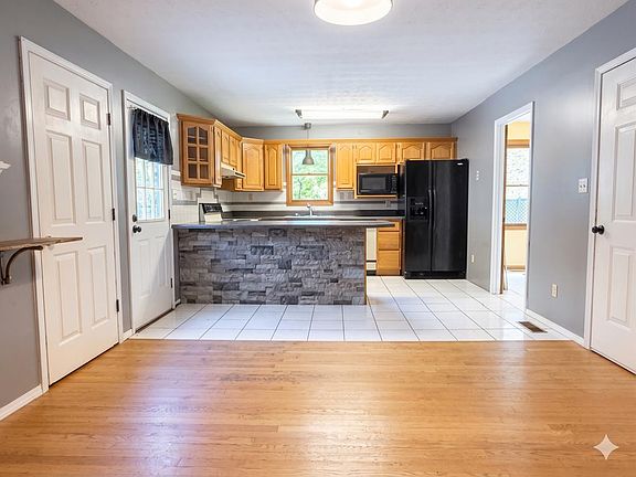 5th image of 244 Chimney Rock Rd