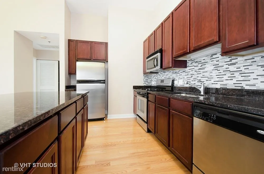 6000 N Cicero Ave APT 415 photo 1