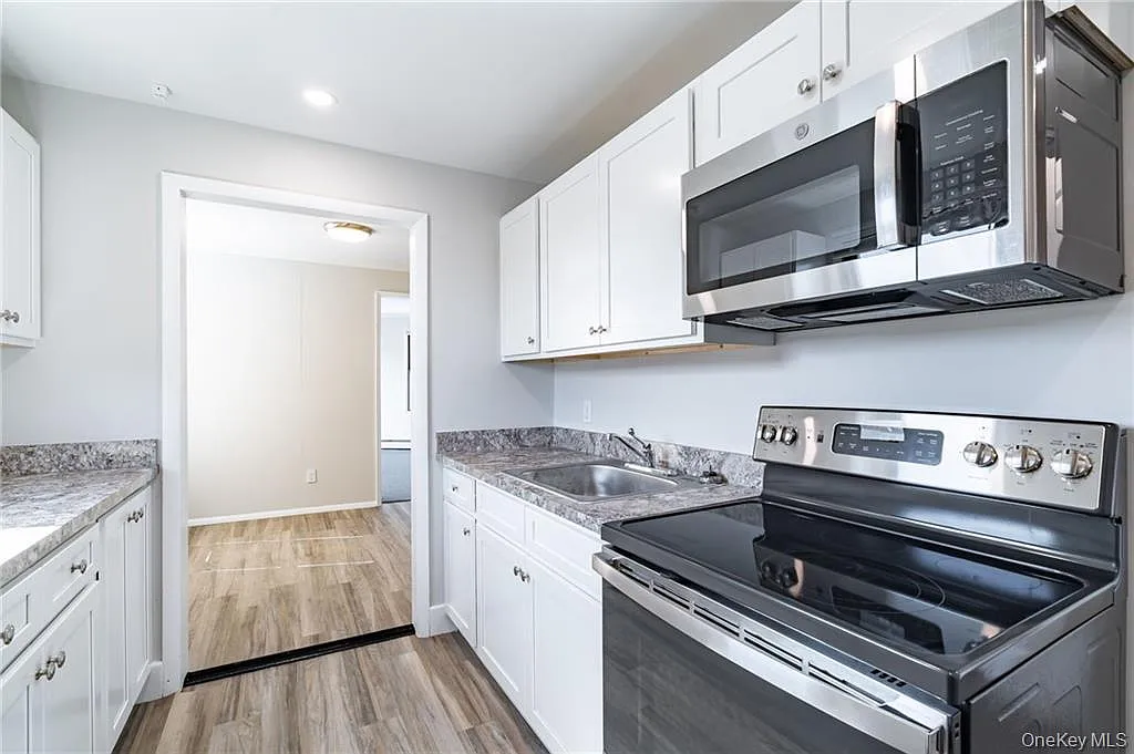 Building Photo - 120 Grand St #3
