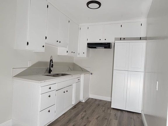 2nd image of 835-849 W Vernon Ave #849-2
