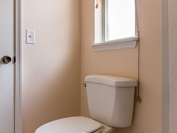 3rd image of 9928 Dean Cove Ln