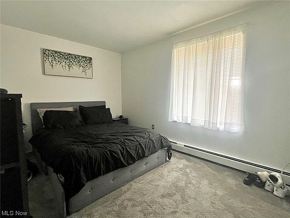 3rd image of 15218 Maple Park Dr