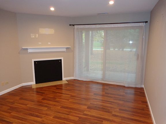 3rd image of 202 Glengarry Dr APT 108