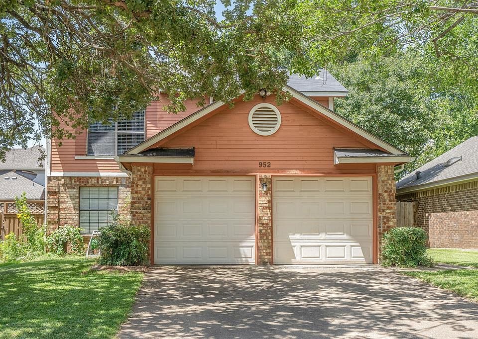 1st image of 952 Boxwood Dr