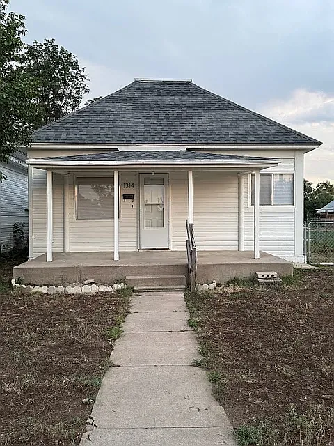 2 bed, 904 sqft, $1,600 — Photo 1