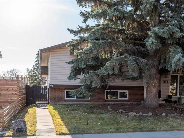 43 E Midridge Gdns SE, Calgary, AB T2X 1C4