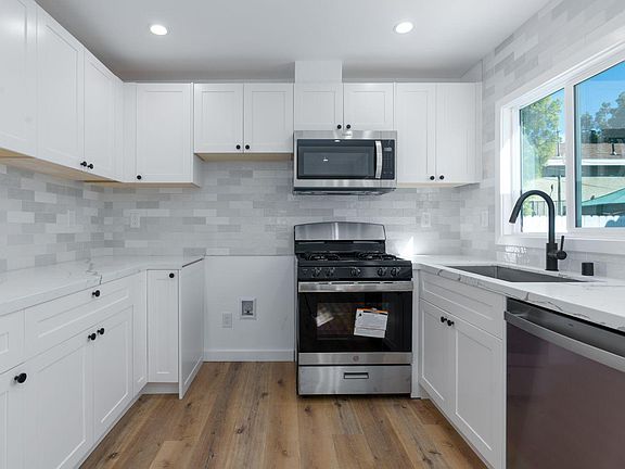 Newly remodeled Kitchen with all new appliances!