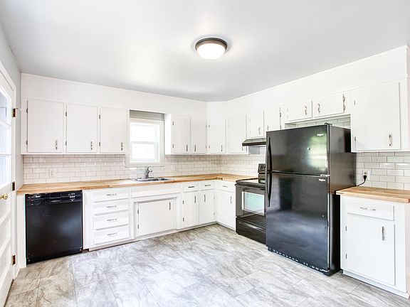 3rd image of 38 Timberlane Dr