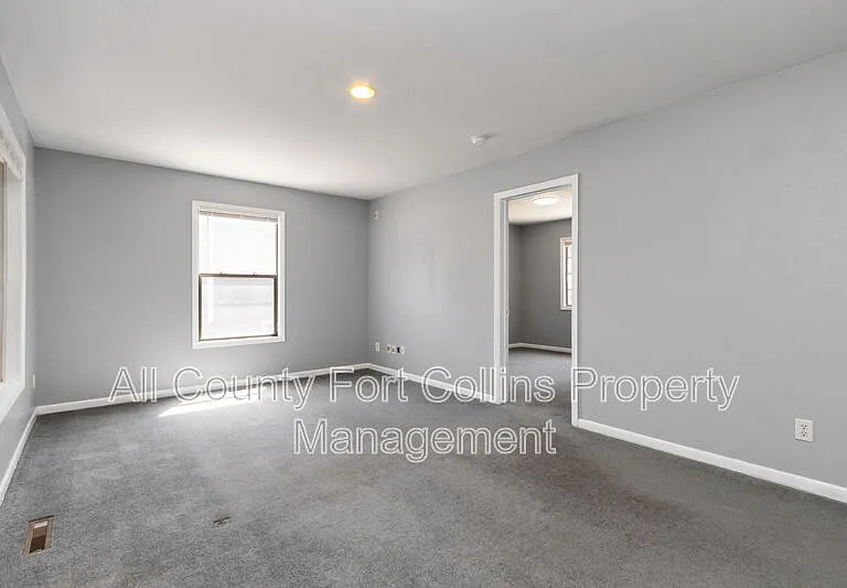 817 E Laurel St — Photo 3