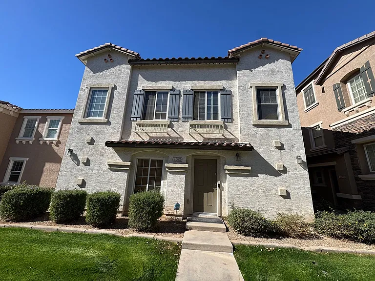 4062 E Windsor Dr — Photo 1