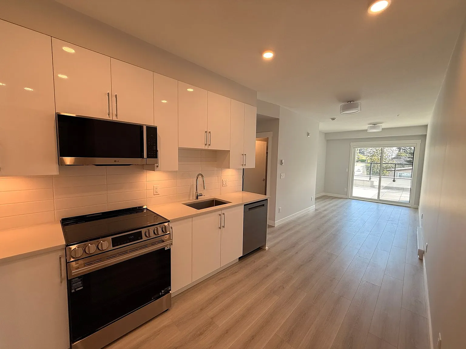 8423 Cedar St — Photo 4