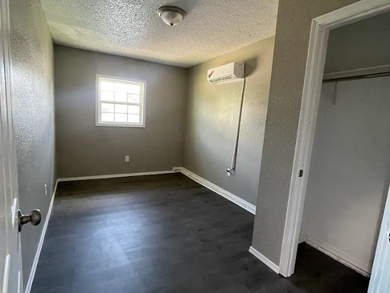 7219 Edenborough Dr — Photo 16