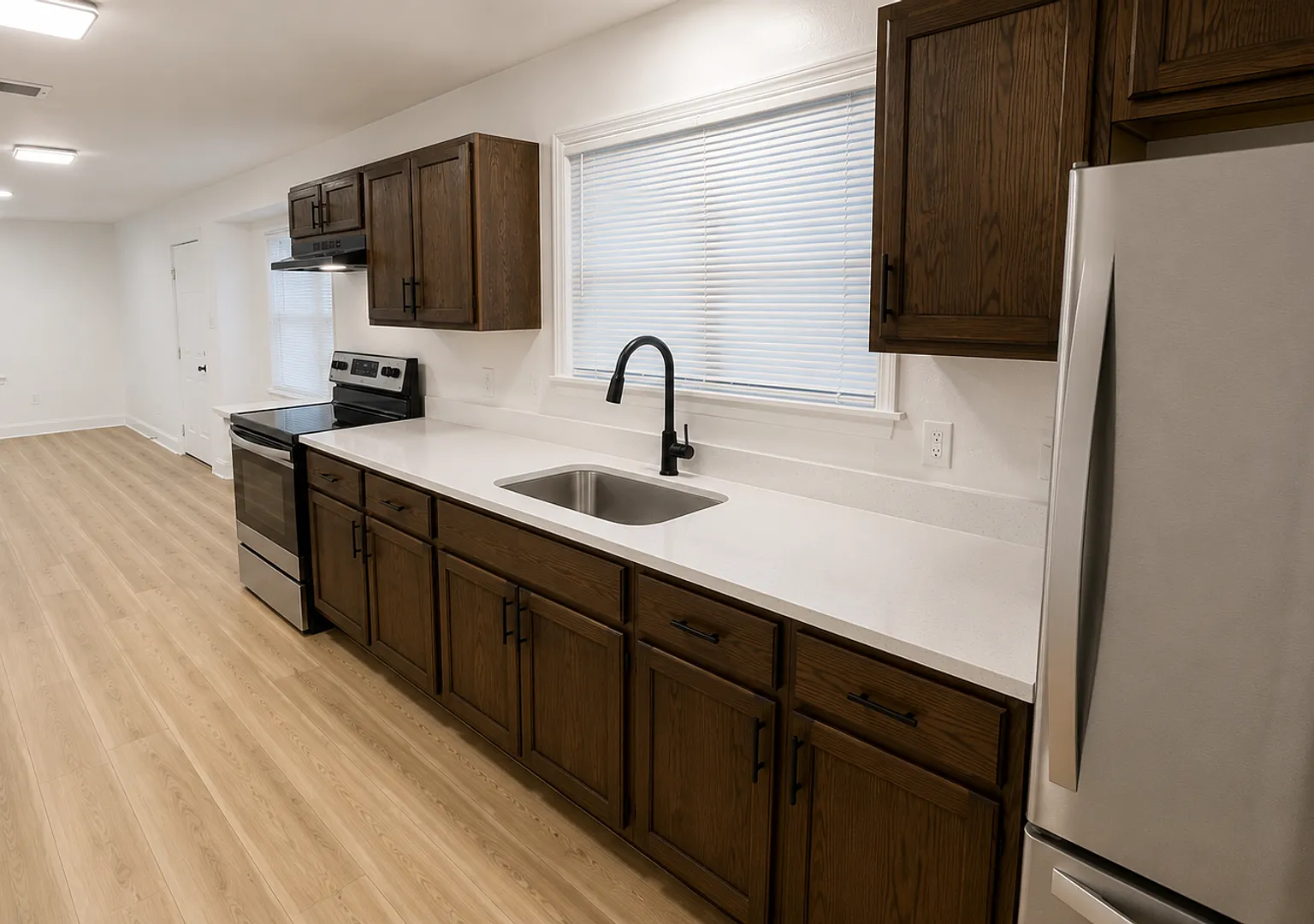 Large 5 bedroom, 2 bathroom home in Benton! — Photo 2