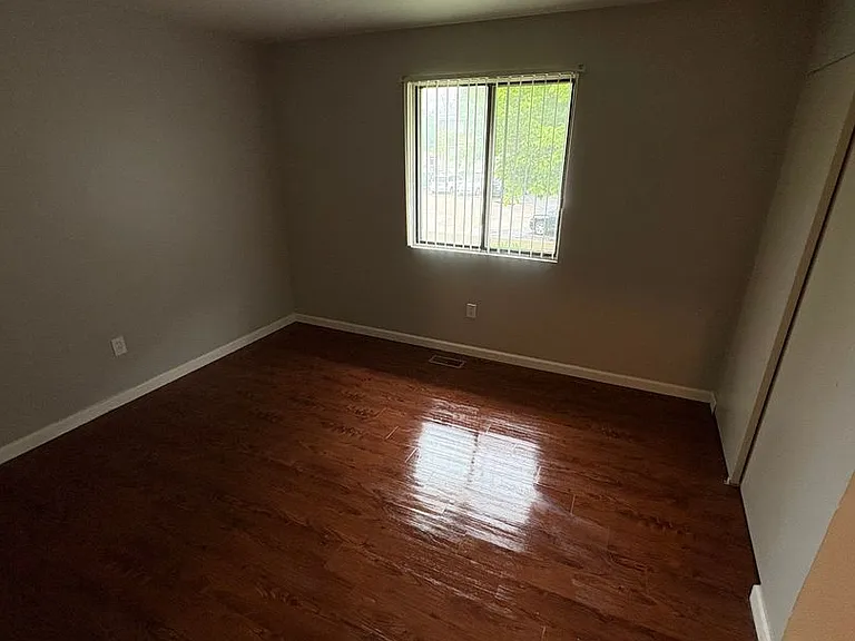 Northbrook Apartments — Photo 20