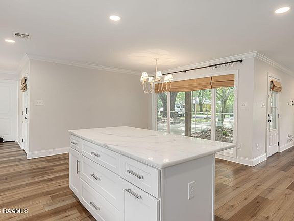 4th image of 205 Live Oak Dr