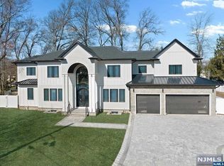 621 Mazur Ave, Paramus, NJ 07652