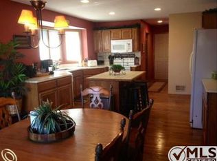 19385 Weathervane Dr, Macomb, MI 48044