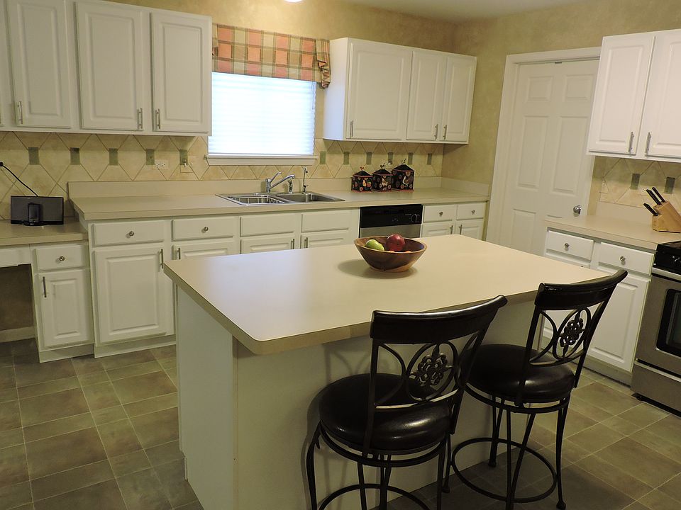 2nd image of 611 Majic Way