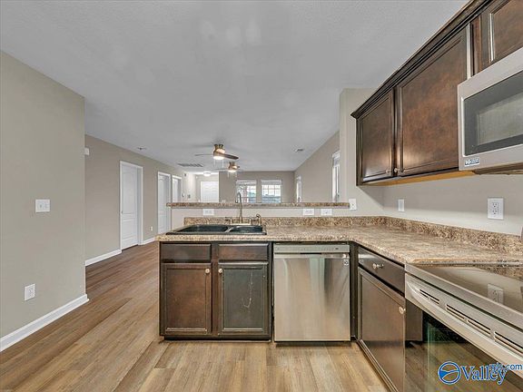 4th image of 202 Green Garden Dr