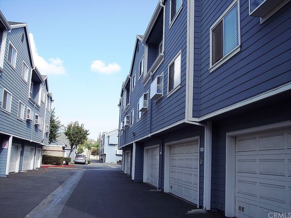 1st image of 13070 Sycamore Village Dr