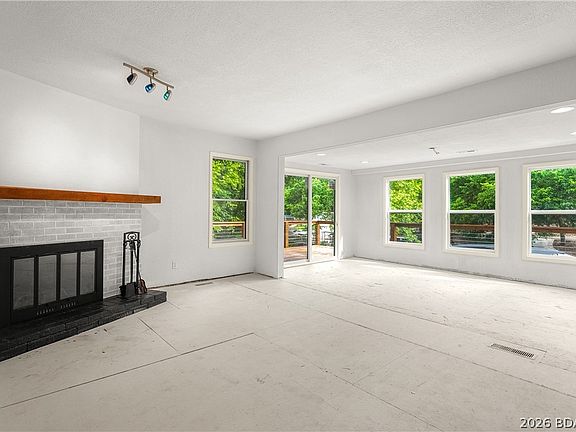 3rd image of 26587 Lake Front Ln