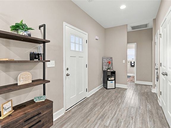 2nd image of 313 Saluda St