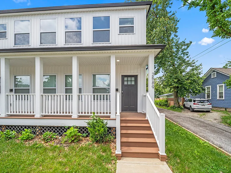 2589 Dayton Ave — Photo 1