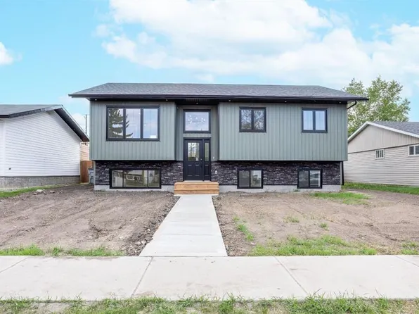 1029 N 7th Ave, Wainwright, AB T9W 1H3