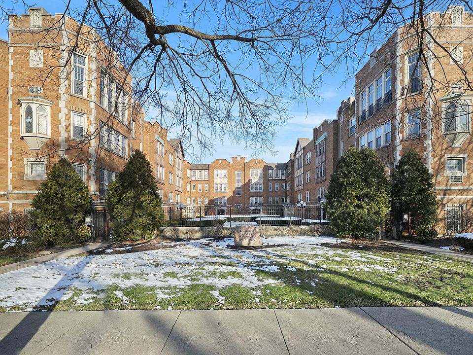1st image of 10915 S Longwood Dr #3