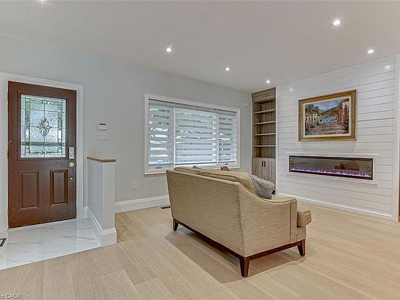 5th image of 33 Tyrell St