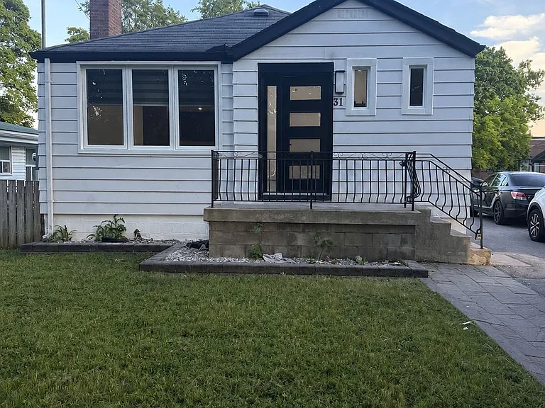 31 Boyce Ave — Photo 1