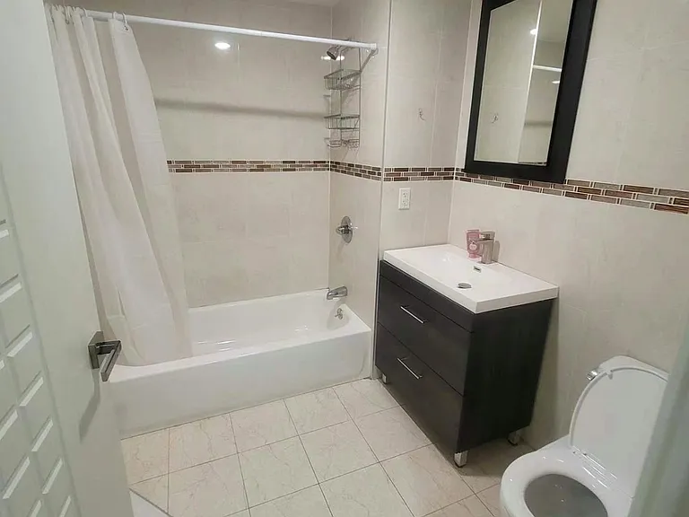13812 Northern Blvd — Photo 4