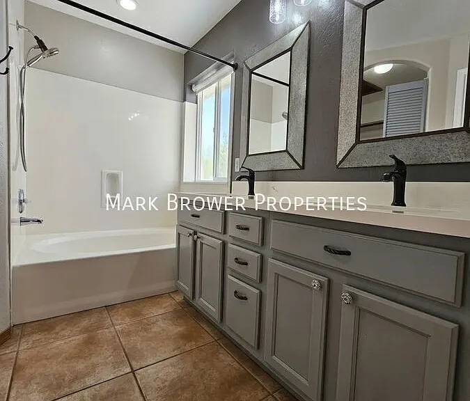 566 S Esmeralda — Photo 22