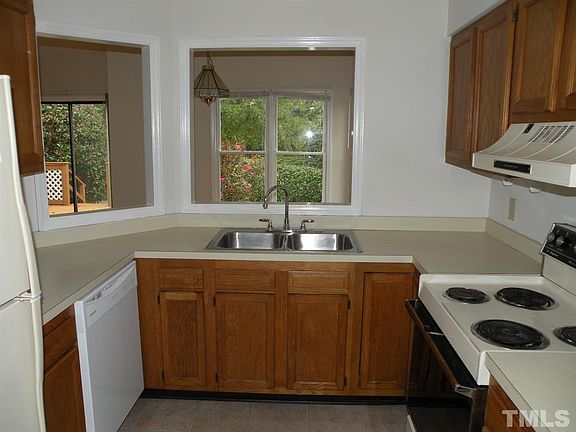4th image of 6 Ashwood Sq