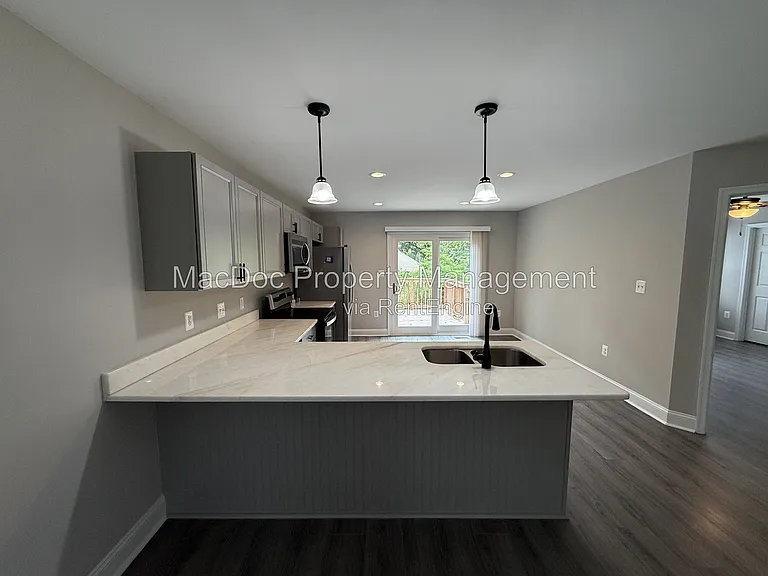 77 Lakeview Dr — Photo 28
