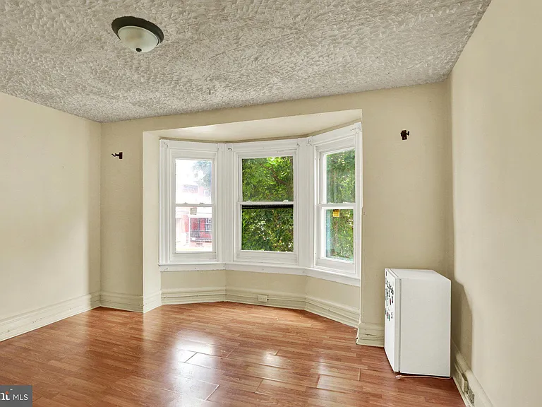 234 W Douglass St — Photo 15