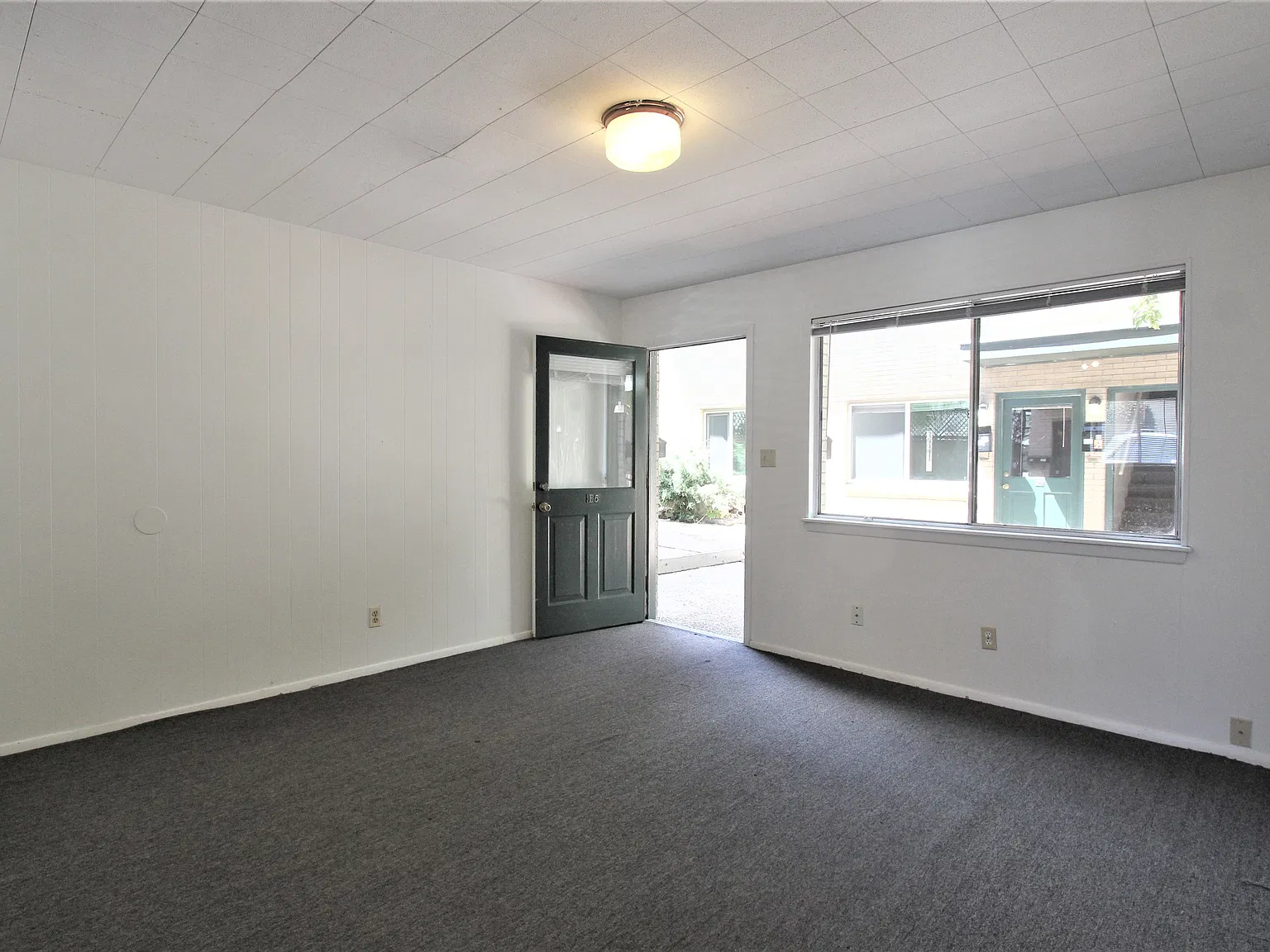 1138 Grandview Ave — Photo 3