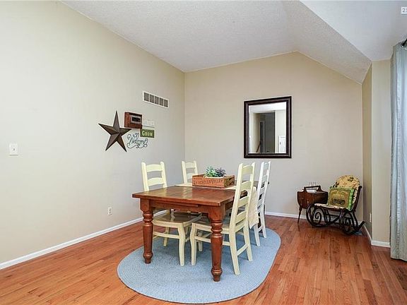 5th image of 829 NE Bryant Dr
