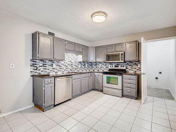 4th image of 121 Kingsbridge Dr