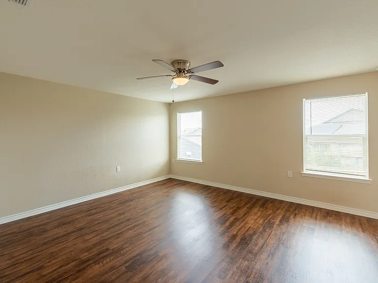5526 Castle Brook Dr — Photo 4