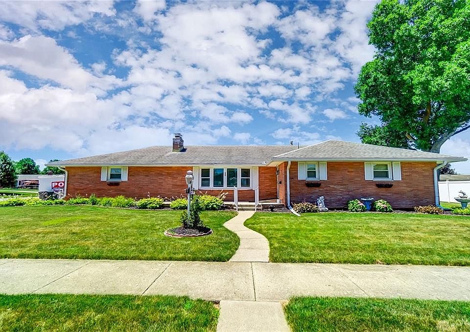 1st image of 422 Robin Hood Ln