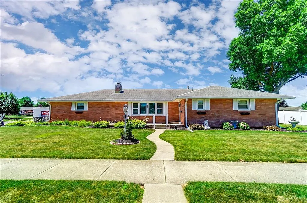 422 Robin Hood Ln photo 1