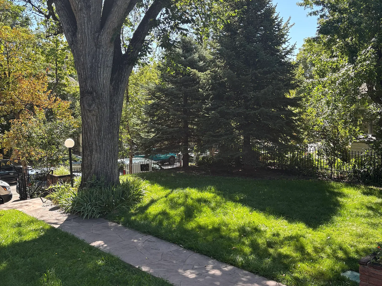 Charming Garden-Level Apartment in Historic Mansion — Photo 1