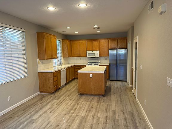 2nd image of 701 Tulare Dr