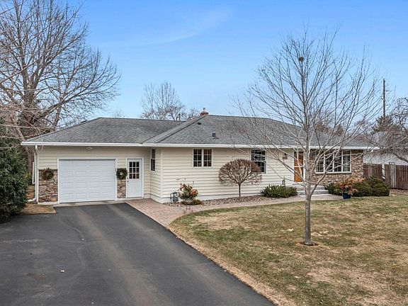 4th image of 190 Lawrence St S