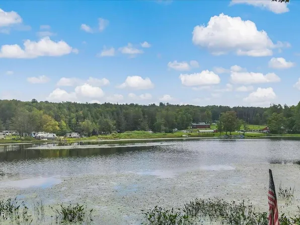 2 Lakeview Dr, Honesdale, PA 18431