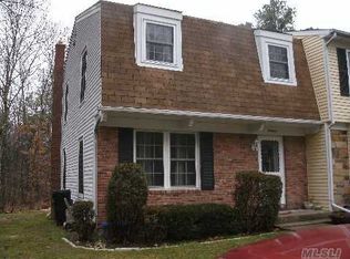 13 Thornton Commons, Yaphank, NY 11980