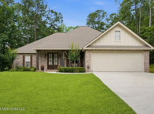 65 Stonegate Dr, Hattiesburg, MS 39402