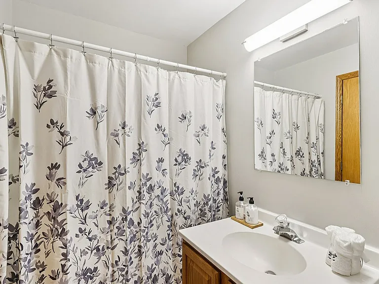 16-web-or-mls-Kennedy Dr-S0611-016