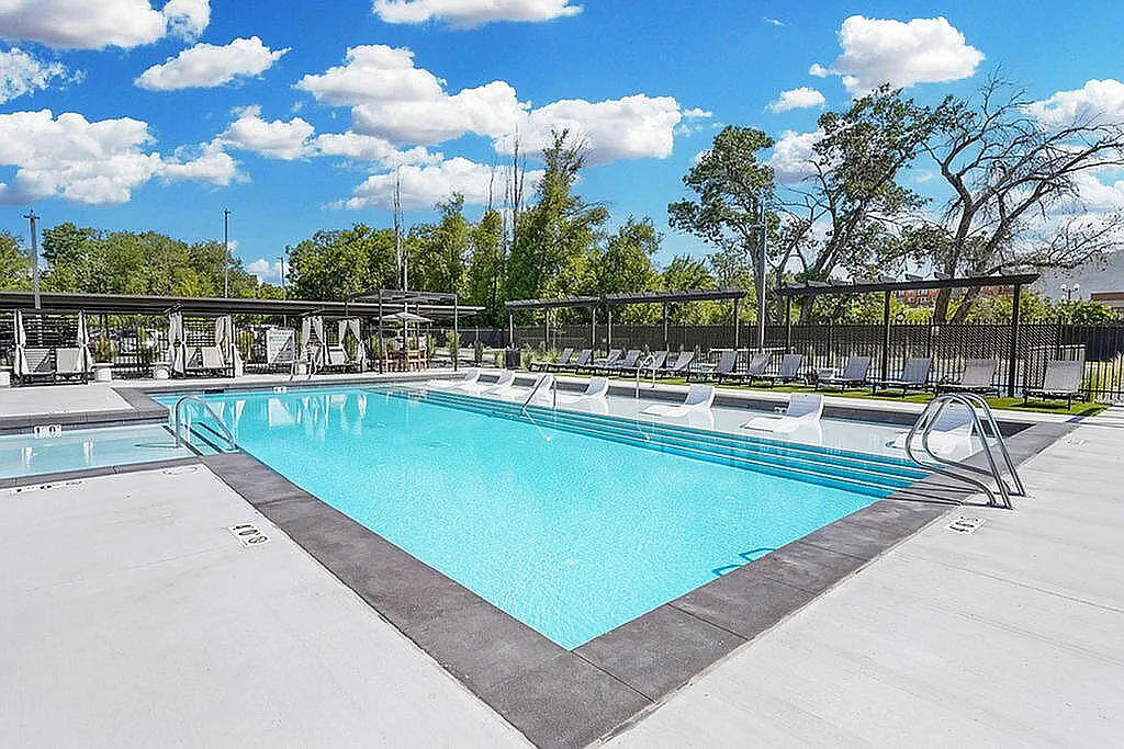 Building Photo - The Parkway Apartments